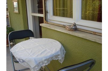 Italia Privát Roma, Esterno